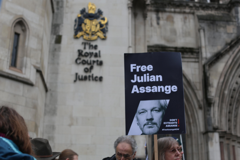 Julian Assange, enfin libre !  Image-113