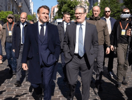 Macron: l’armée ukrainienne est en première ligne, les troupes alliées en deuxième
